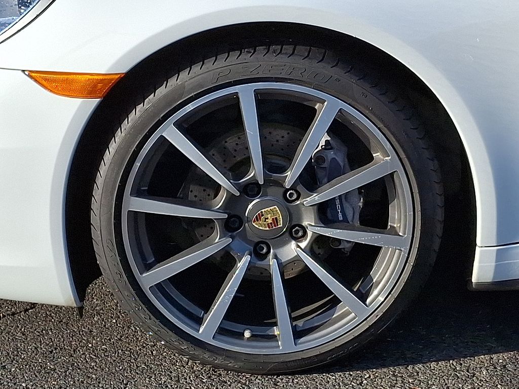 Thumbnail: 2015 Porsche 911 - 7