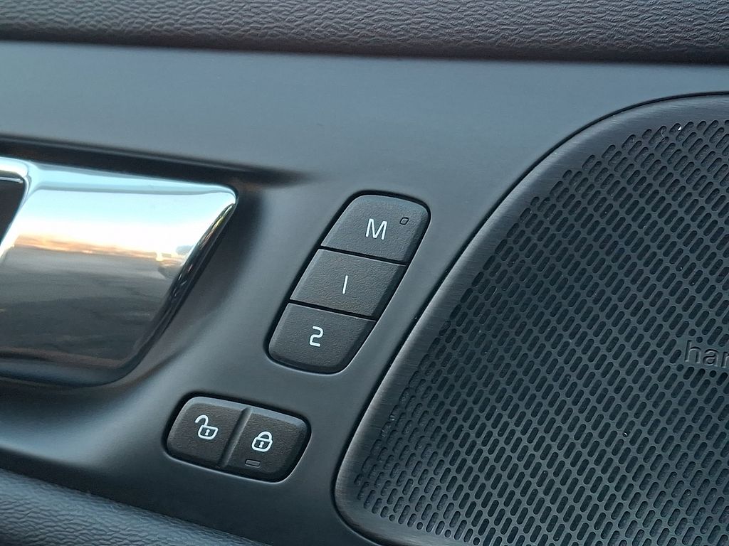 Thumbnail: 2019 Volvo S60 - 23