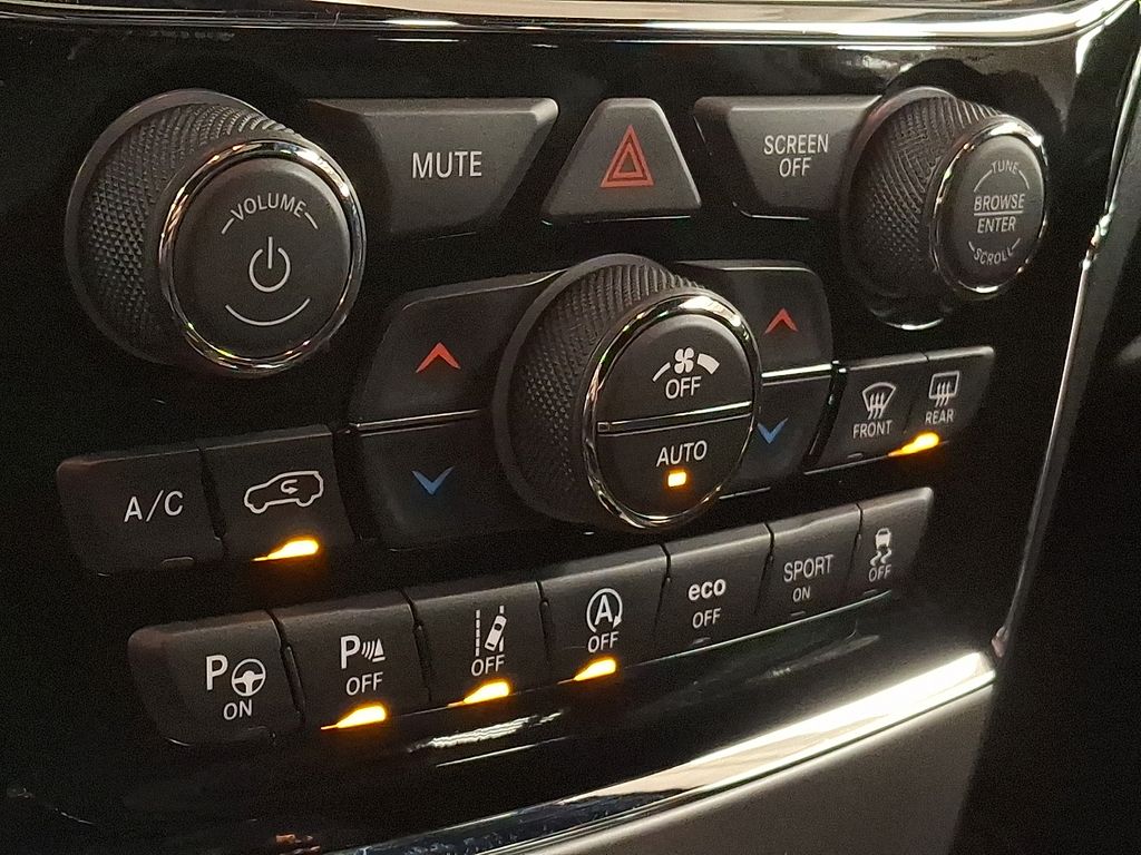 Thumbnail: 2020 Jeep Grand Cherokee - 13