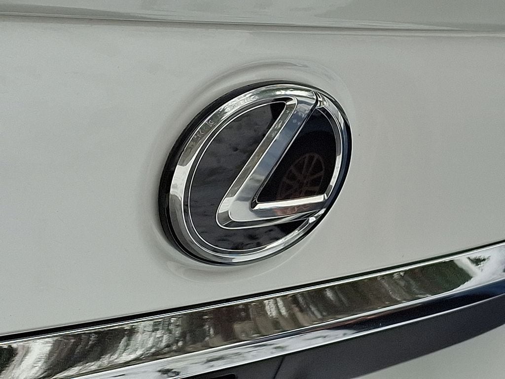 Thumbnail: 2023 Lexus ES - 29