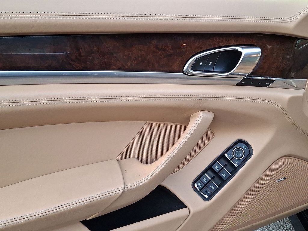 Thumbnail: 2015 Porsche Panamera - 10