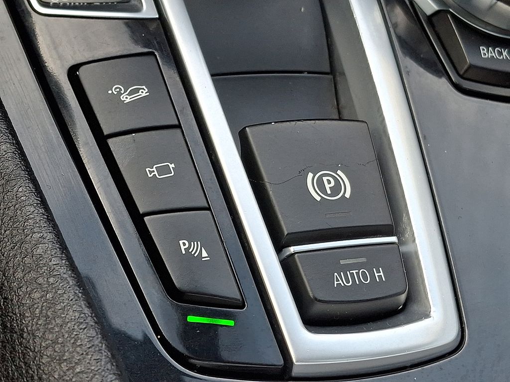 Thumbnail: 2017 BMW 5 Series - 21