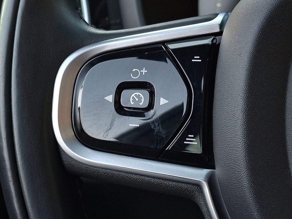 Thumbnail: 2019 Volvo S60 - 17