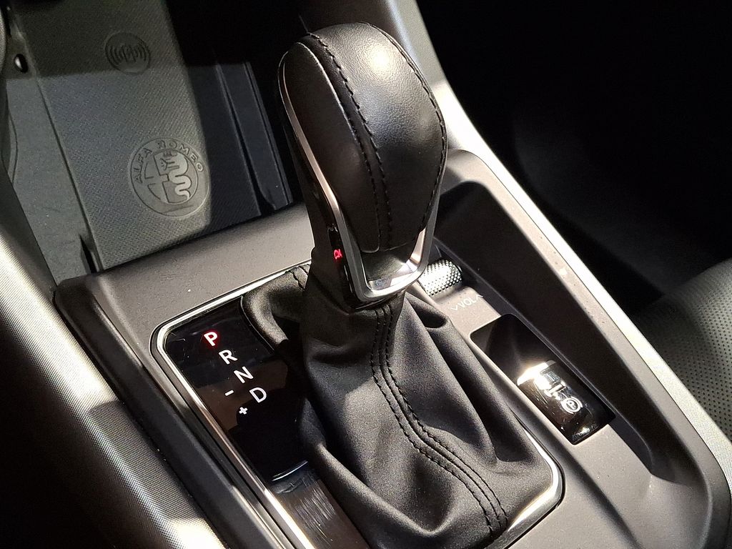 Thumbnail: 2024 Alfa Romeo Tonale - 12