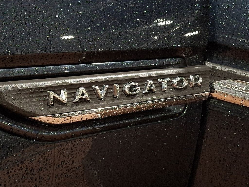 Thumbnail: 2022 Lincoln Navigator - 26