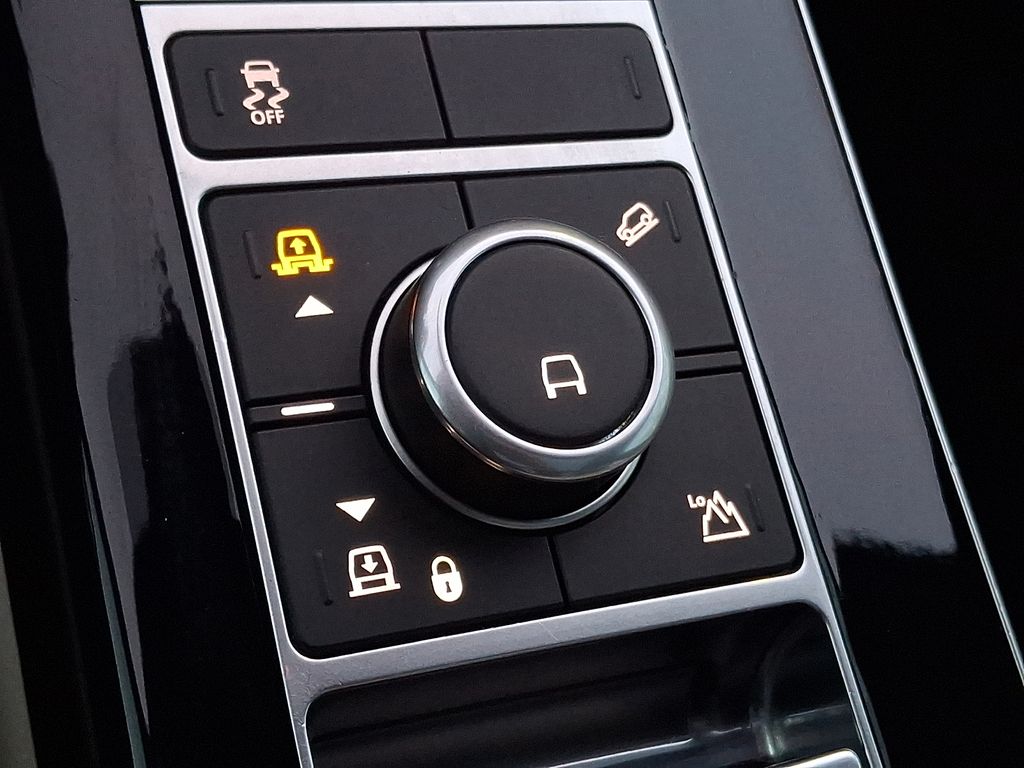 Thumbnail: 2022 Land Rover Range Rover - 17