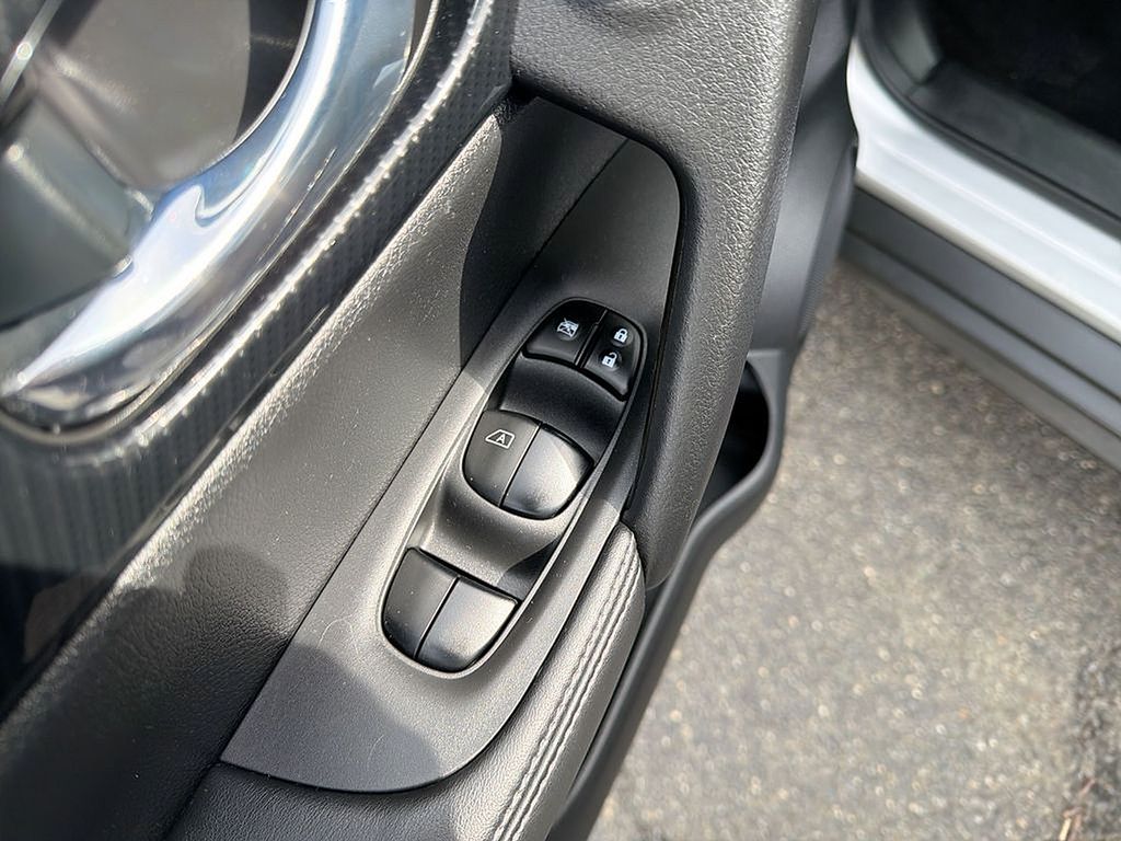 Thumbnail: 2018 Nissan Rogue - 22