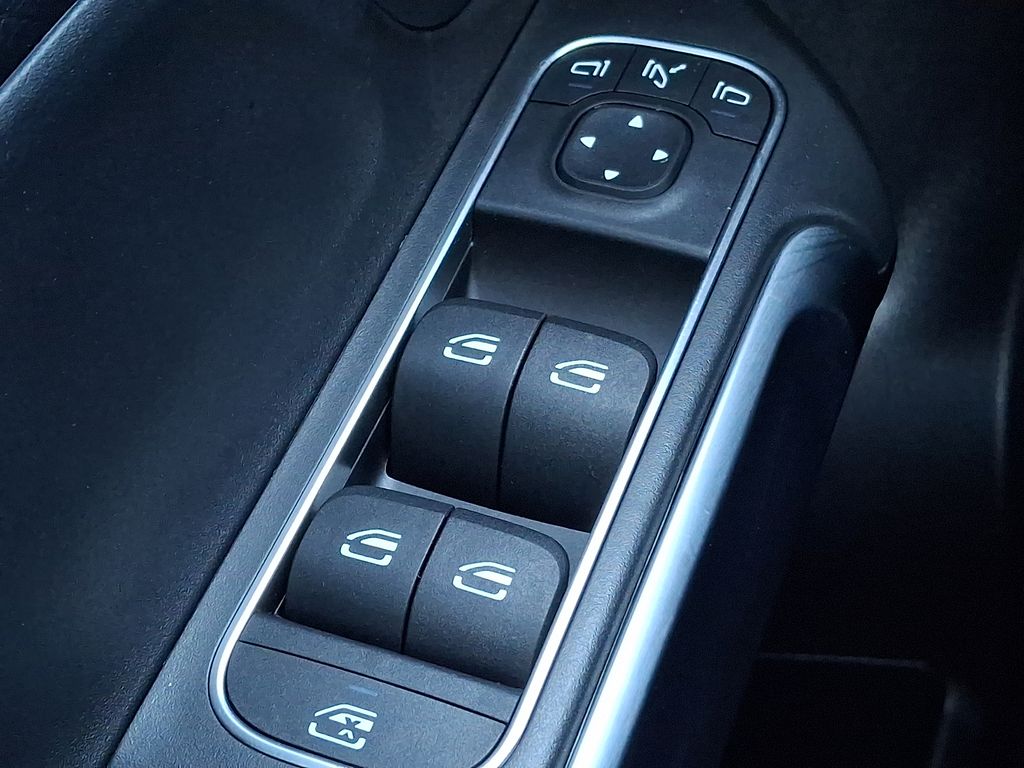 Thumbnail: 2021 Mercedes-Benz GLB - 25