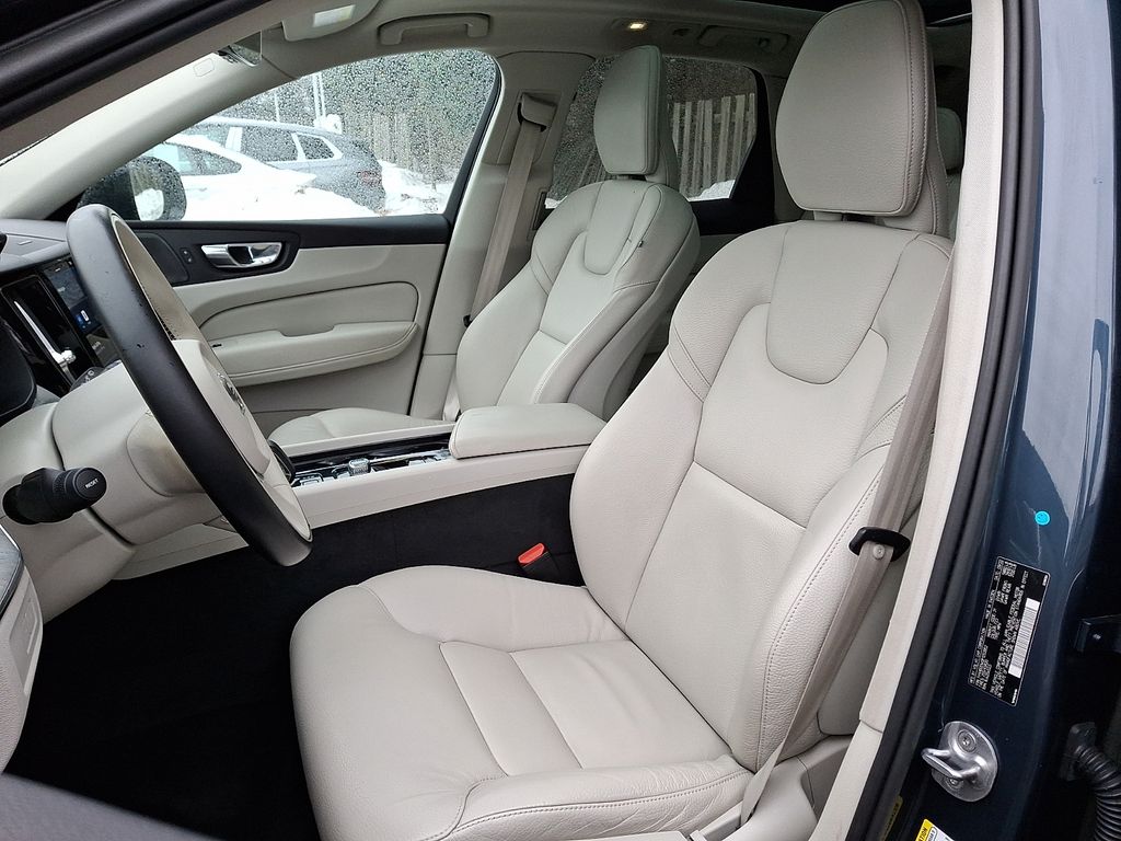 Thumbnail: 2023 Volvo XC60 - 9