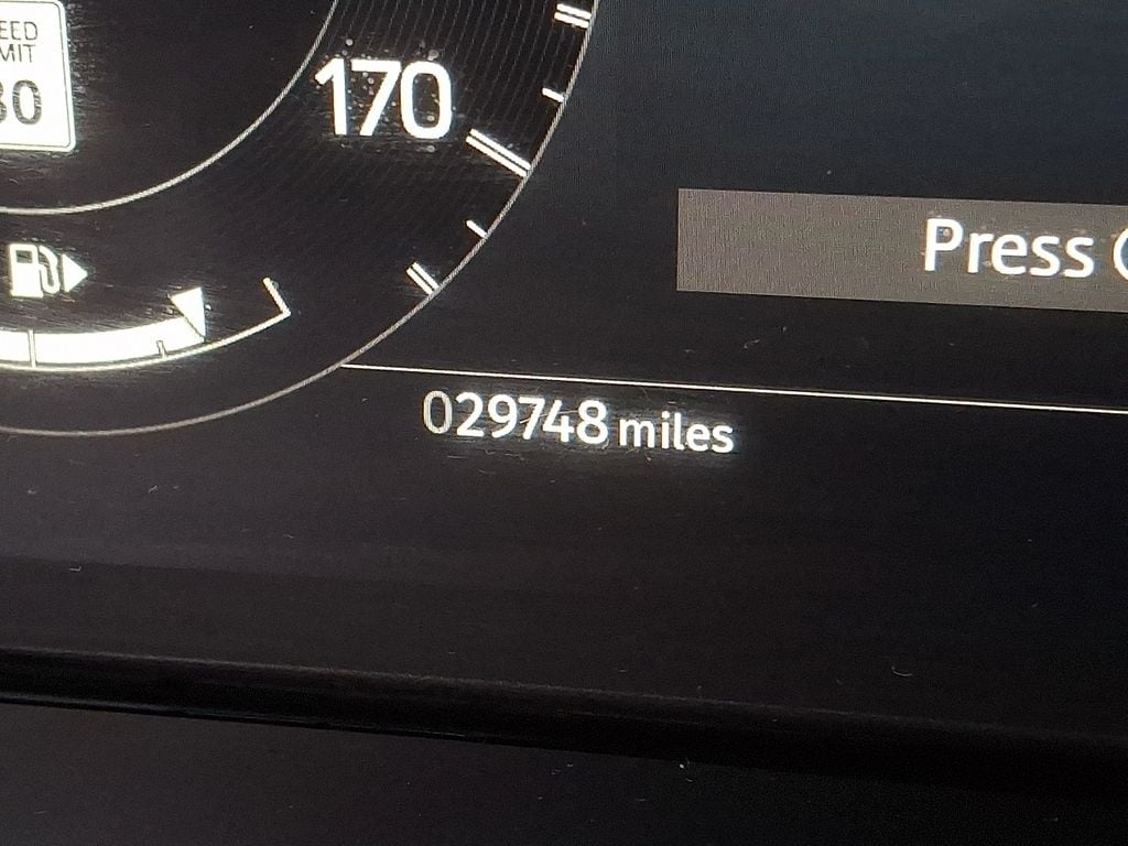 Thumbnail: 2023 Land Rover Discovery Sport - 16