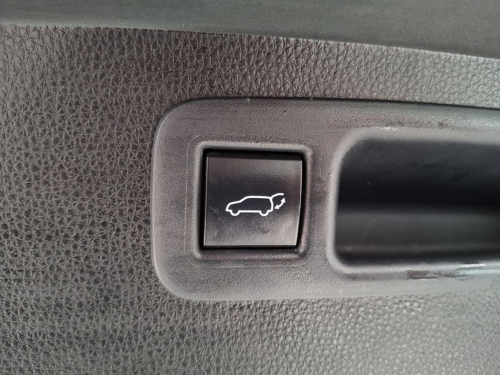 Thumbnail: 2021 Toyota Highlander - 28