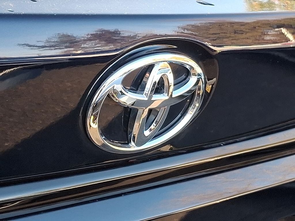 Thumbnail: 2023 Toyota Corolla - 27