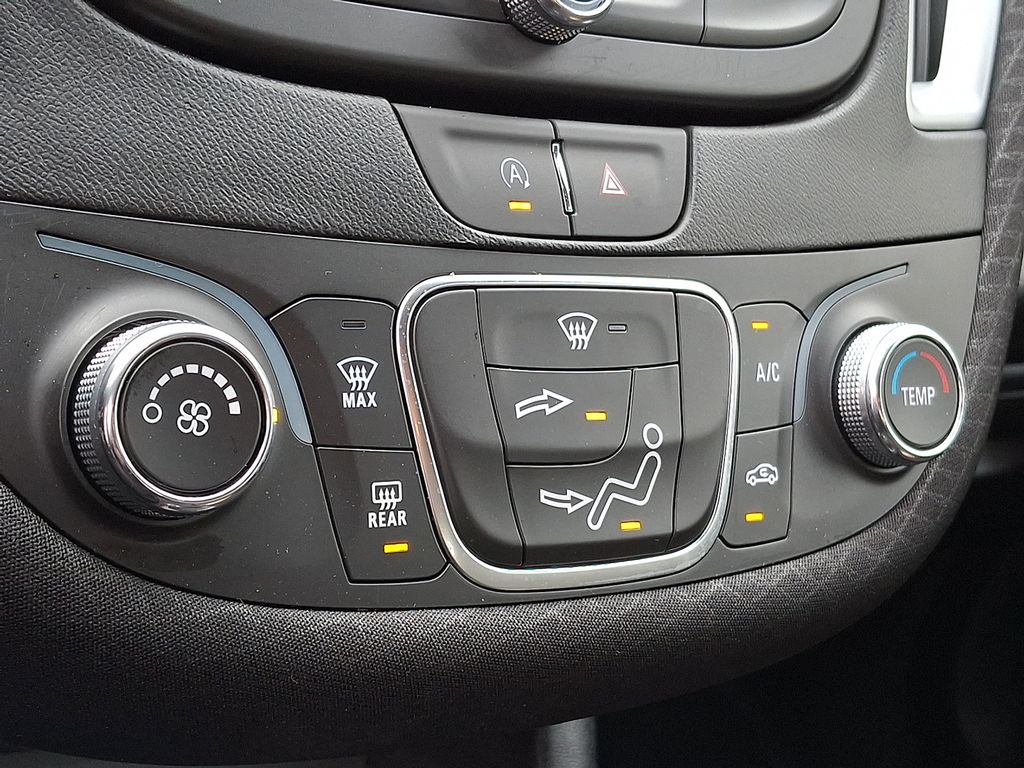 Thumbnail: 2024 Chevrolet Malibu - 14