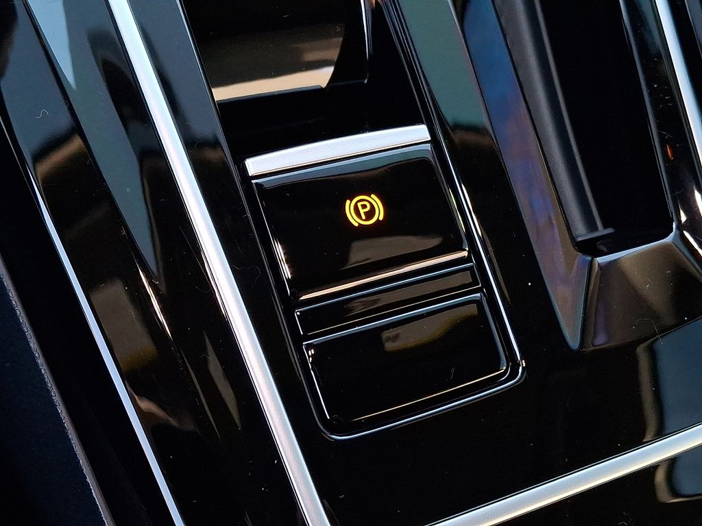 Thumbnail: 2025 Volkswagen Golf - 21