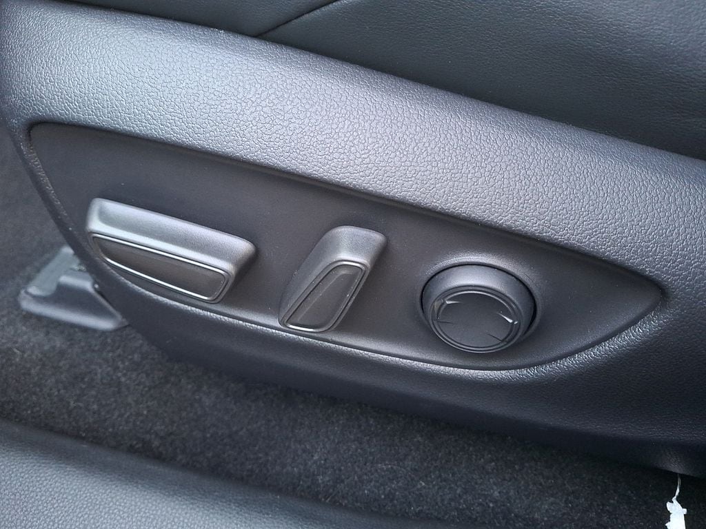 Thumbnail: 2020 Toyota RAV4 - 10