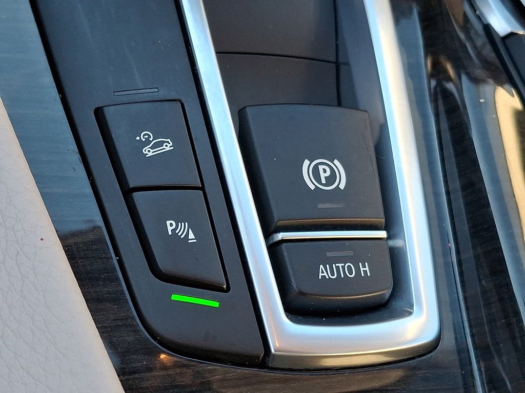 Thumbnail: 2011 BMW 5 Series - 21