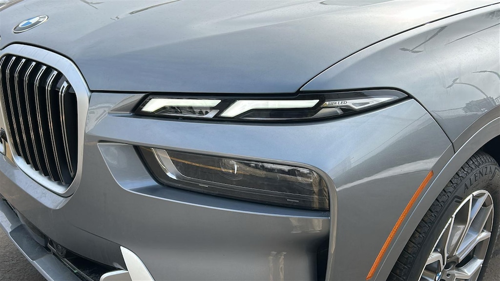 New 2026 BMW X7 xDrive40i Sports Activity Vehicle