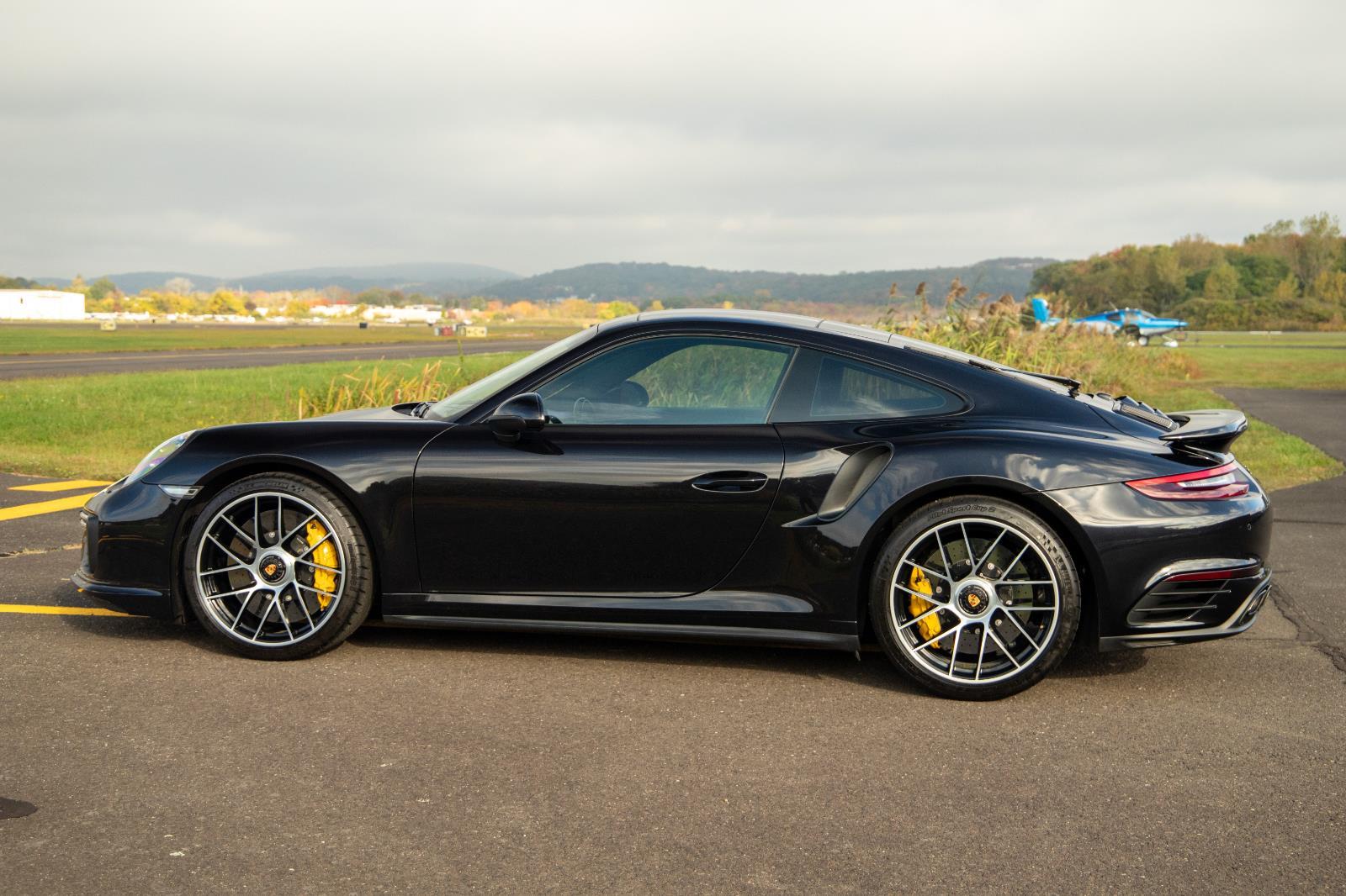 2018 Porsche 911 Turbo S photo 4