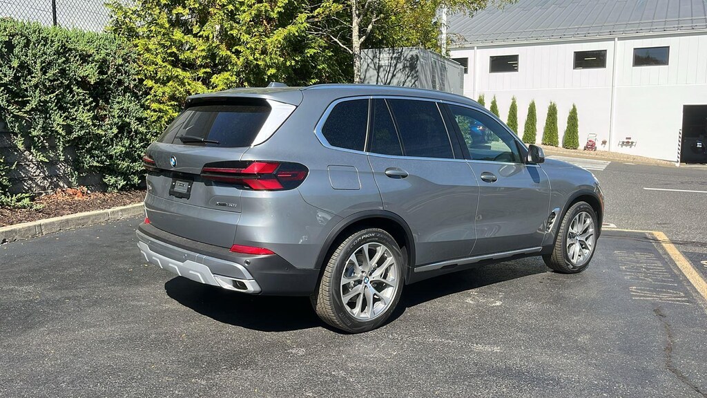New 2026 BMW X5 xDrive40i Sports Activity Vehicle