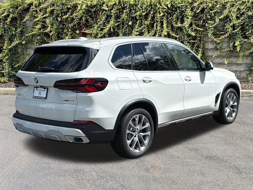 New 2026 BMW X5 xDrive40i Sports Activity Vehicle