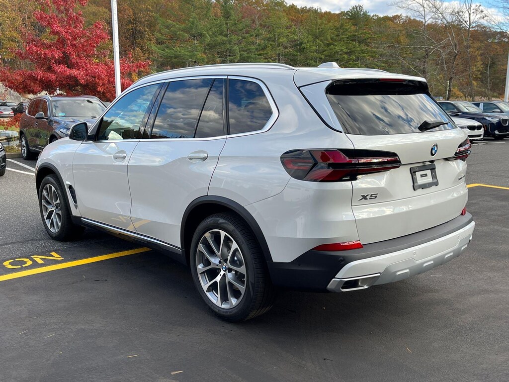 New 2026 BMW X5 xDrive40i Sports Activity Vehicle