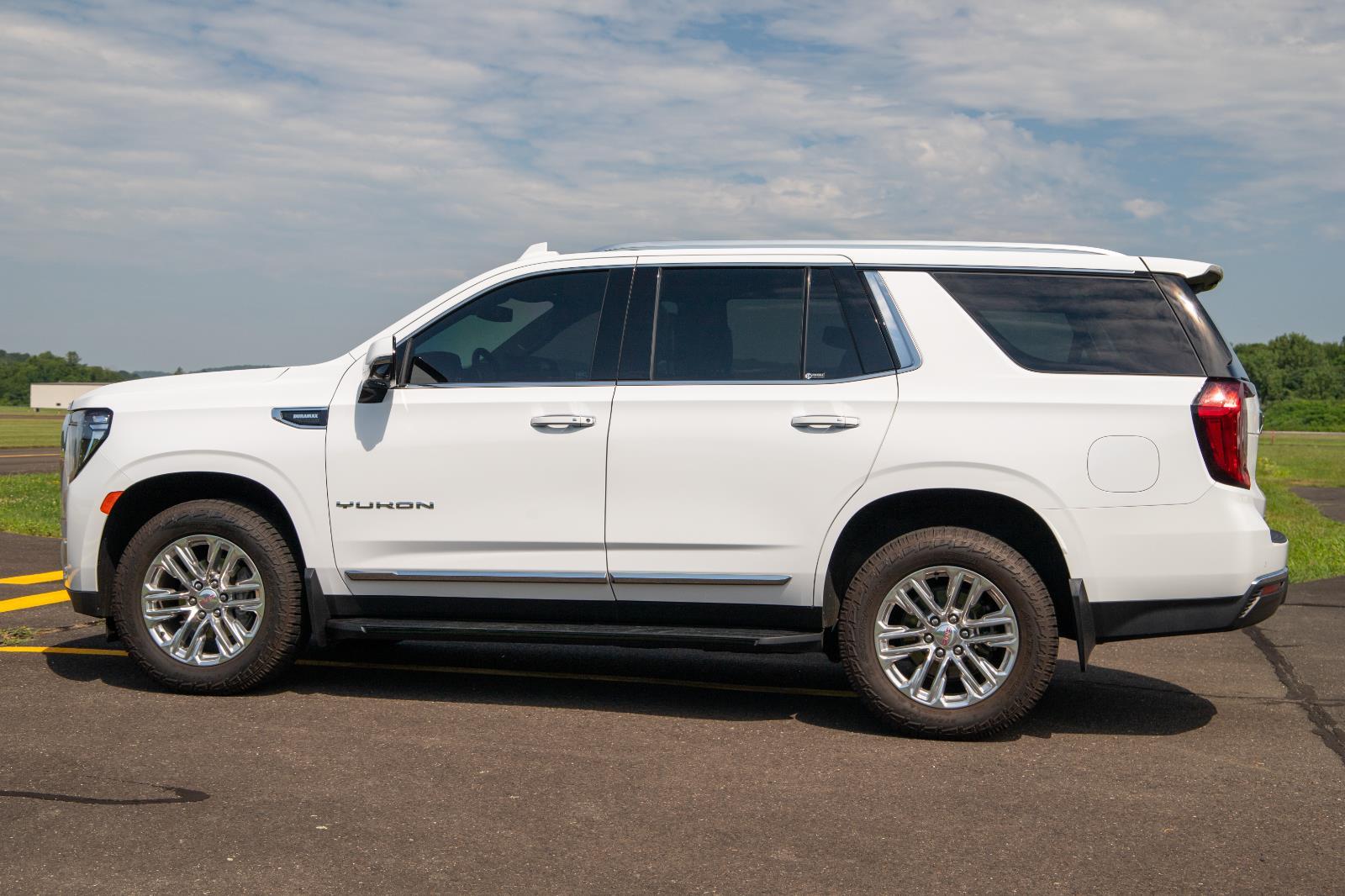 2023 Gmc Yukon SLT photo 3