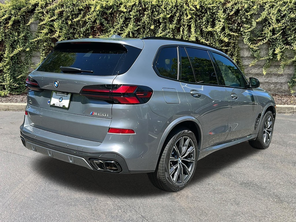 New 2026 BMW X5 M60i Sports Activity Vehicle