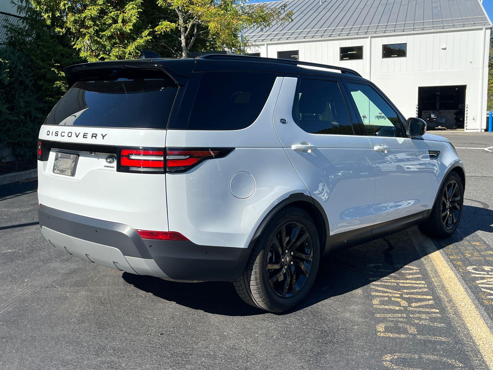 2020 Land Rover Discovery HSE photo 2