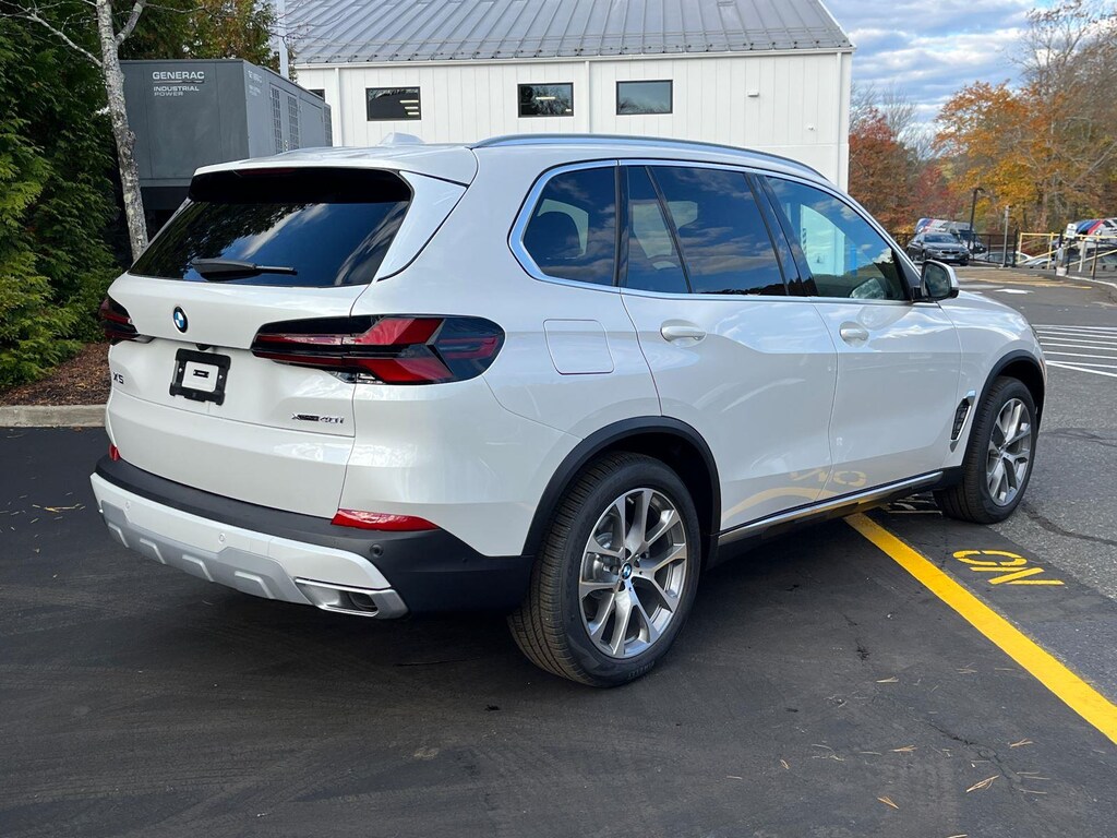 New 2026 BMW X5 xDrive40i Sports Activity Vehicle