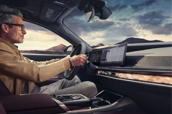 14.9-Inch Central Information Display