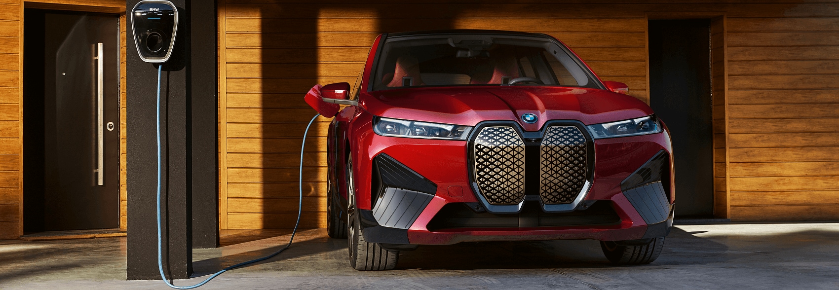 BMW iX vs Audi e-tron