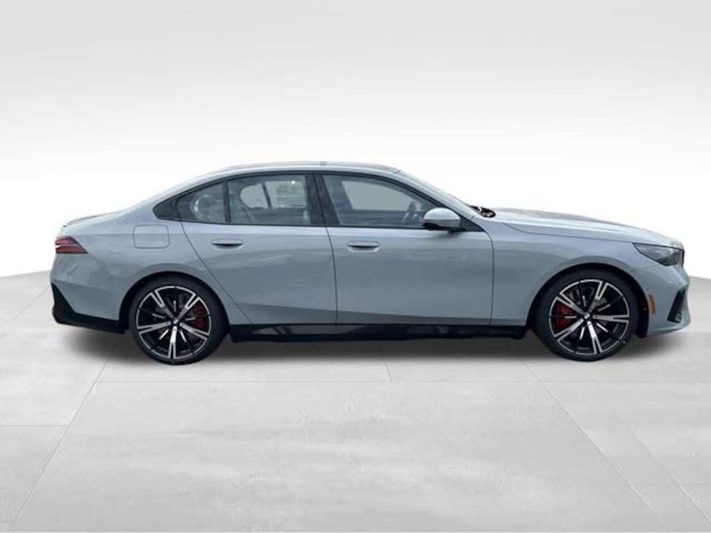 New 2026 BMW 550e xDrive Sedan