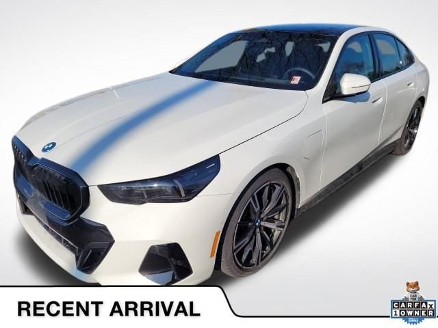 2026 BMW 5 Series 550e's photo