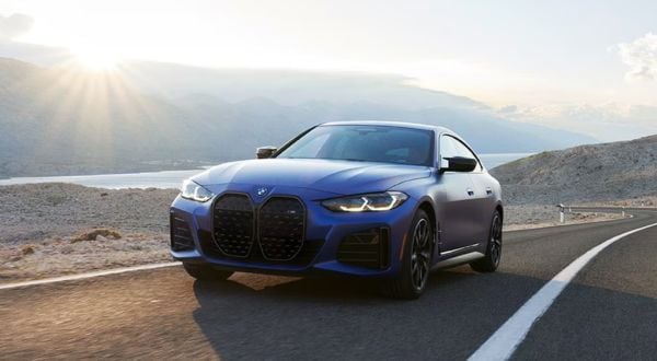 2023 BMW i4  Performance