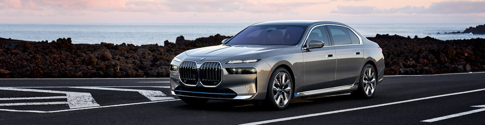 BMW i7 vs Tesla Model S