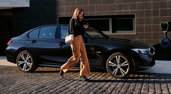2023 BMW 330e xDrive Sedan Walkthrough Review