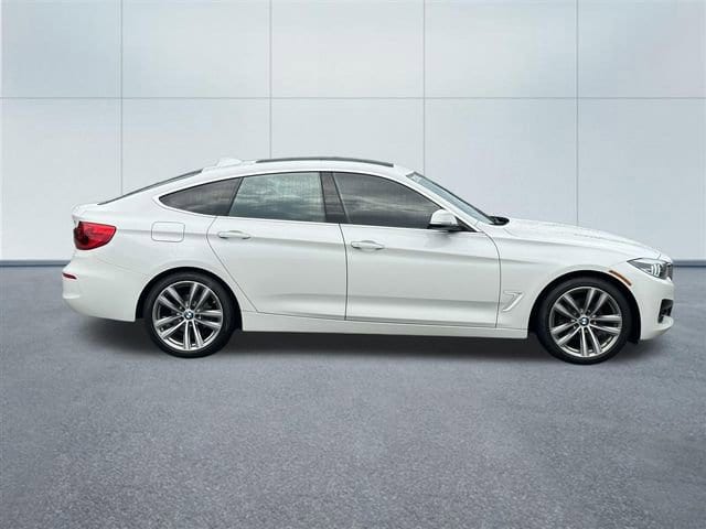 Used 2018 BMW 3 Series 330i with VIN WBA8Z9C5XJG827899 for sale in Shelby Township, MI
