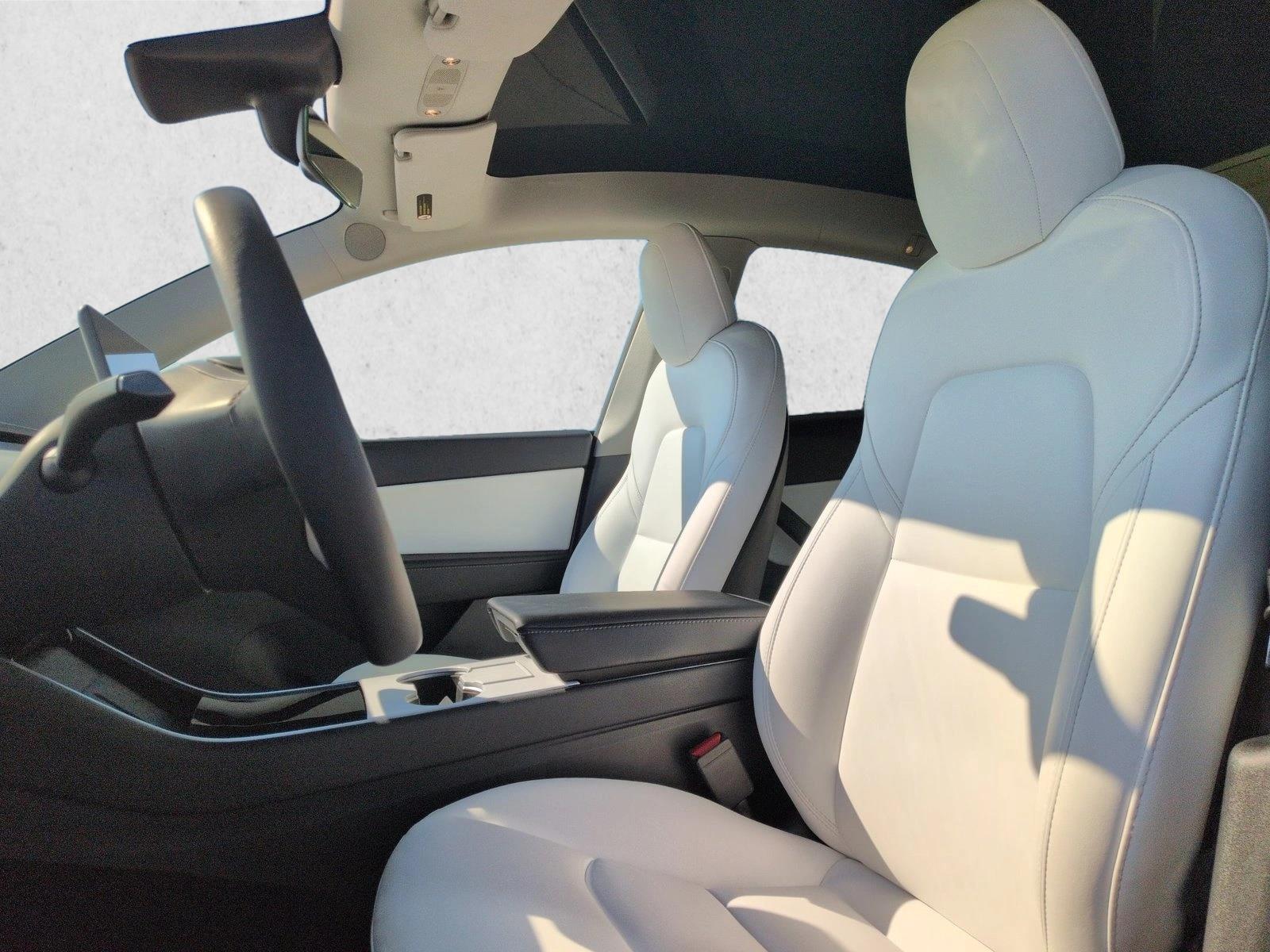 2021 Tesla Model Y Long Range - Photo 16