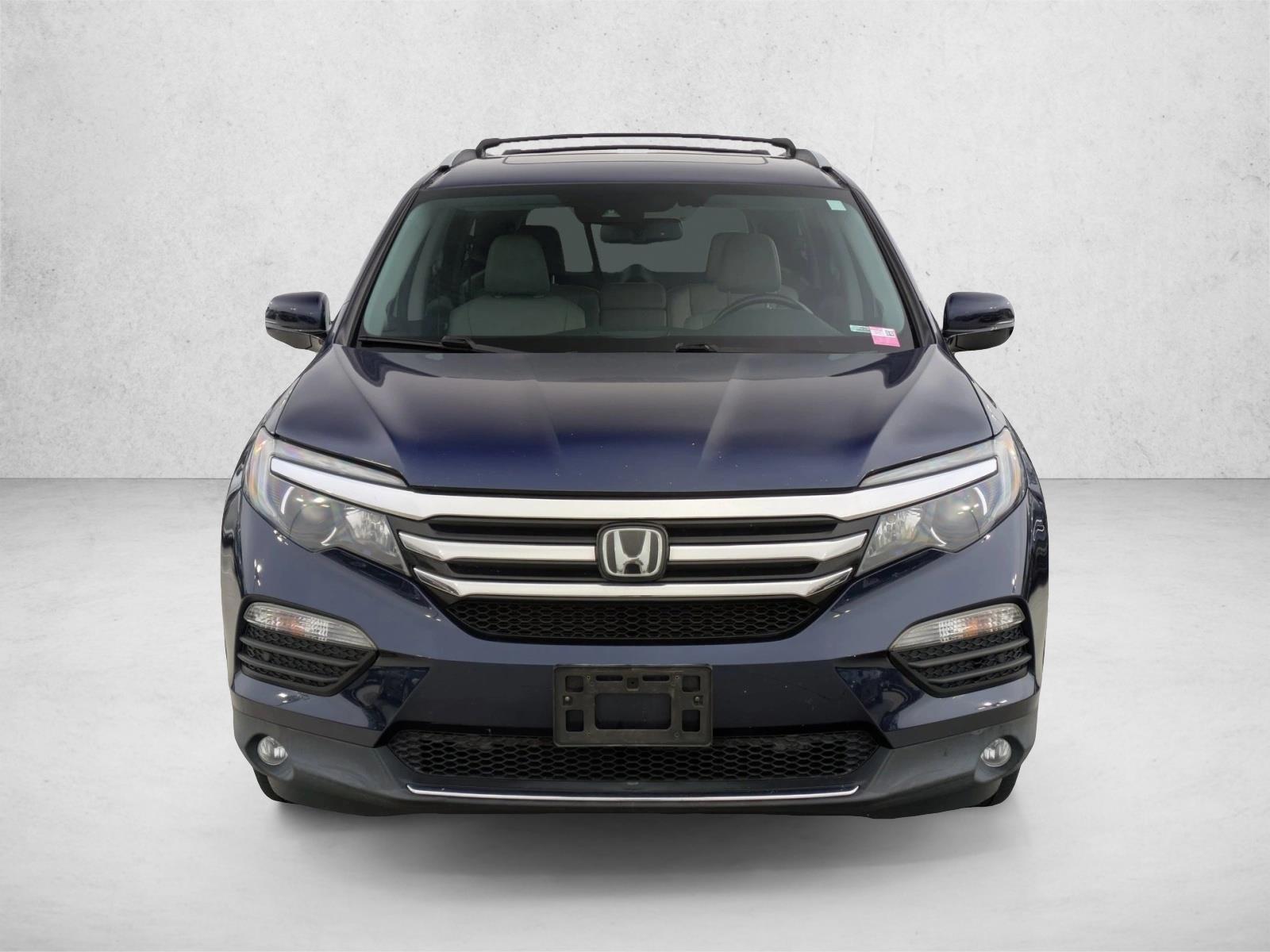 2016 Honda Pilot Touring photo 2