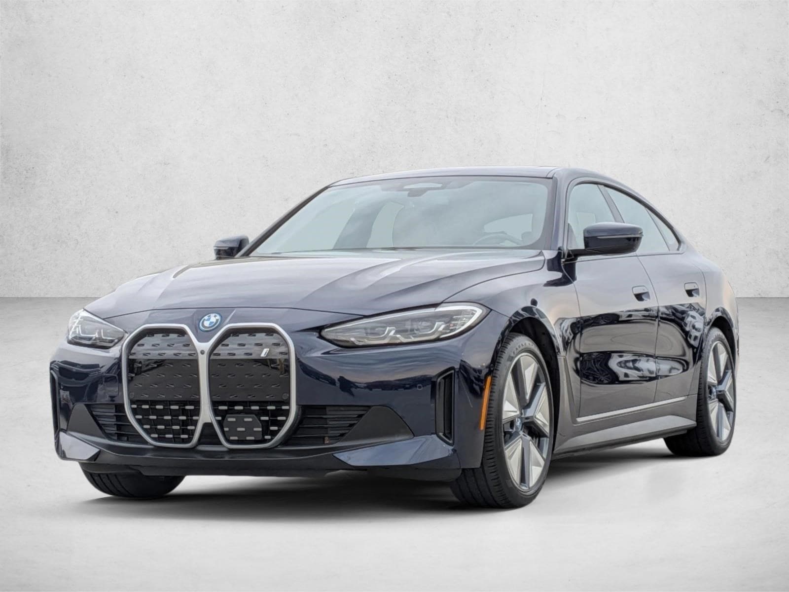 2023 BMW i4 35's photo