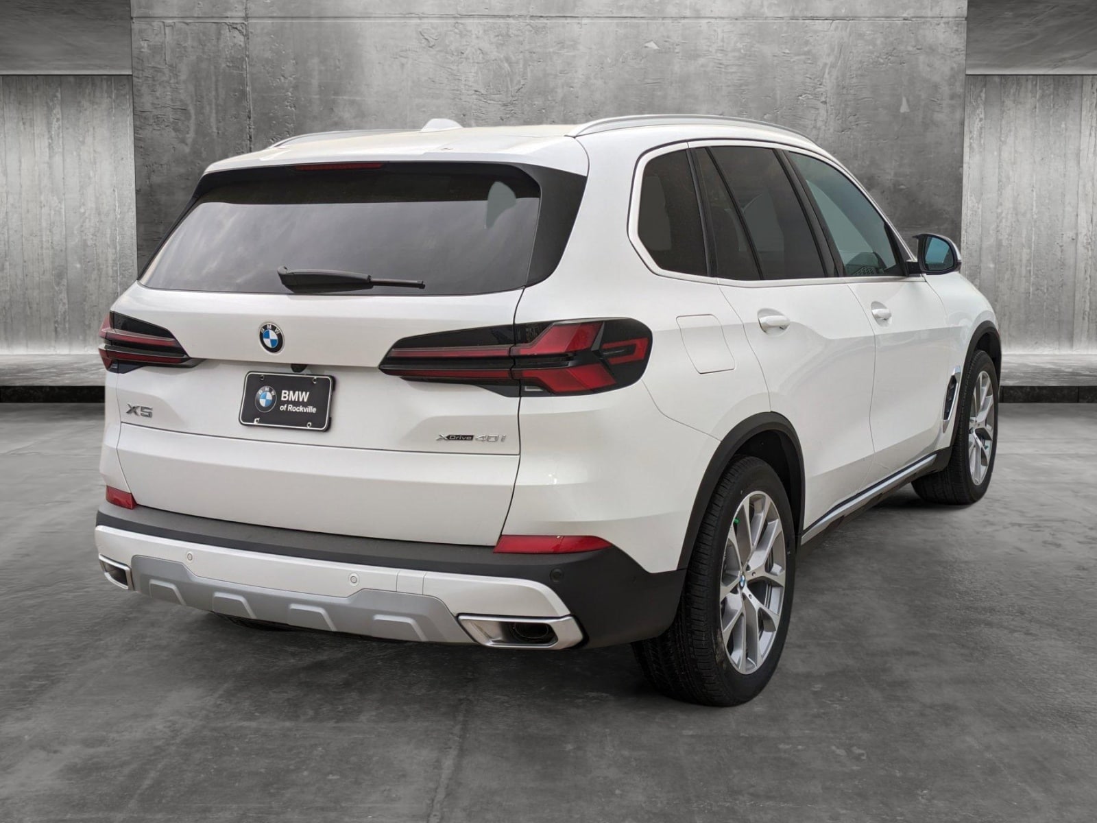 Used 2024 BMW X5 40i with VIN 5UX23EU0XR9W19316 for sale in Towson, MD