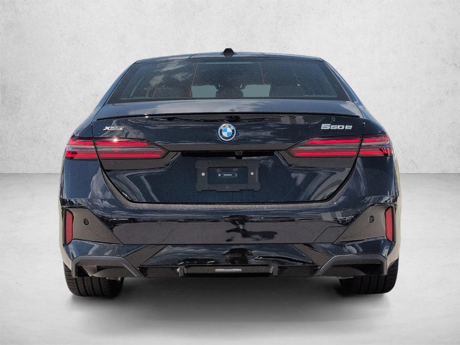 2027 BMW 5 Series 550e - Photo 8