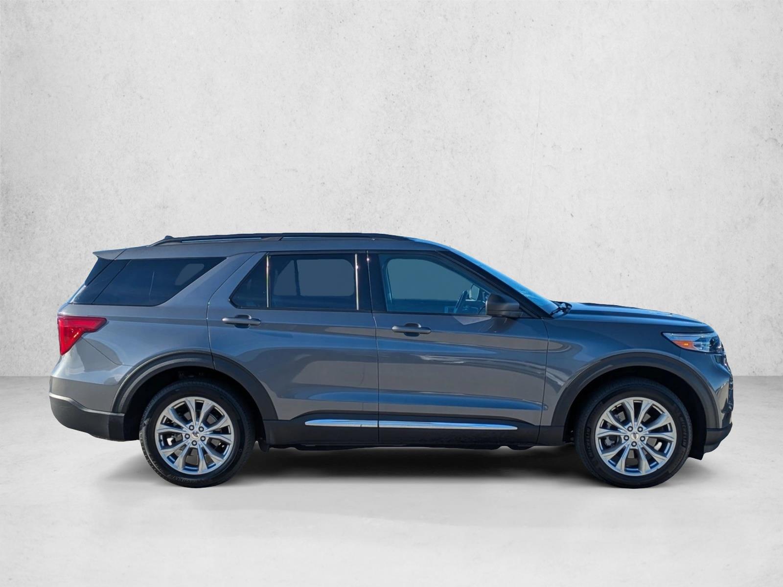 2021 Ford Explorer XLT photo 3