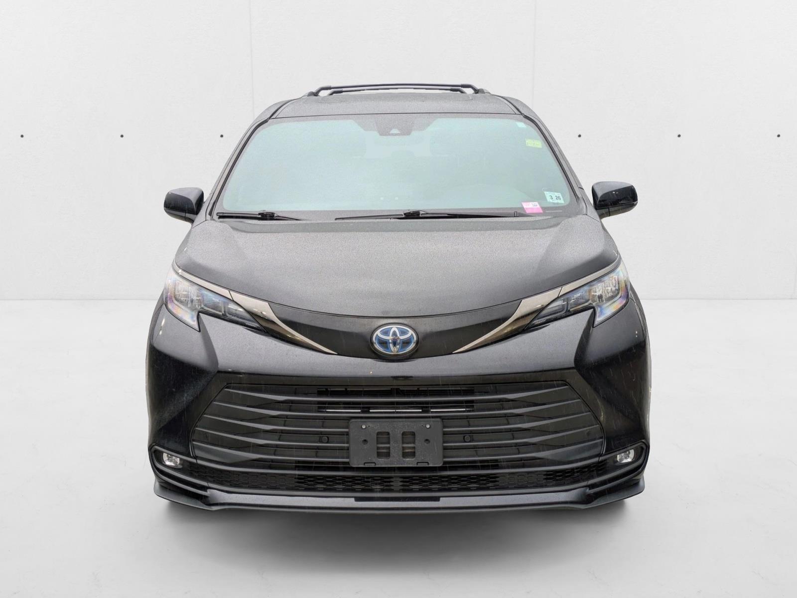 2022 Toyota Sienna XLE Woodland Edition photo 2