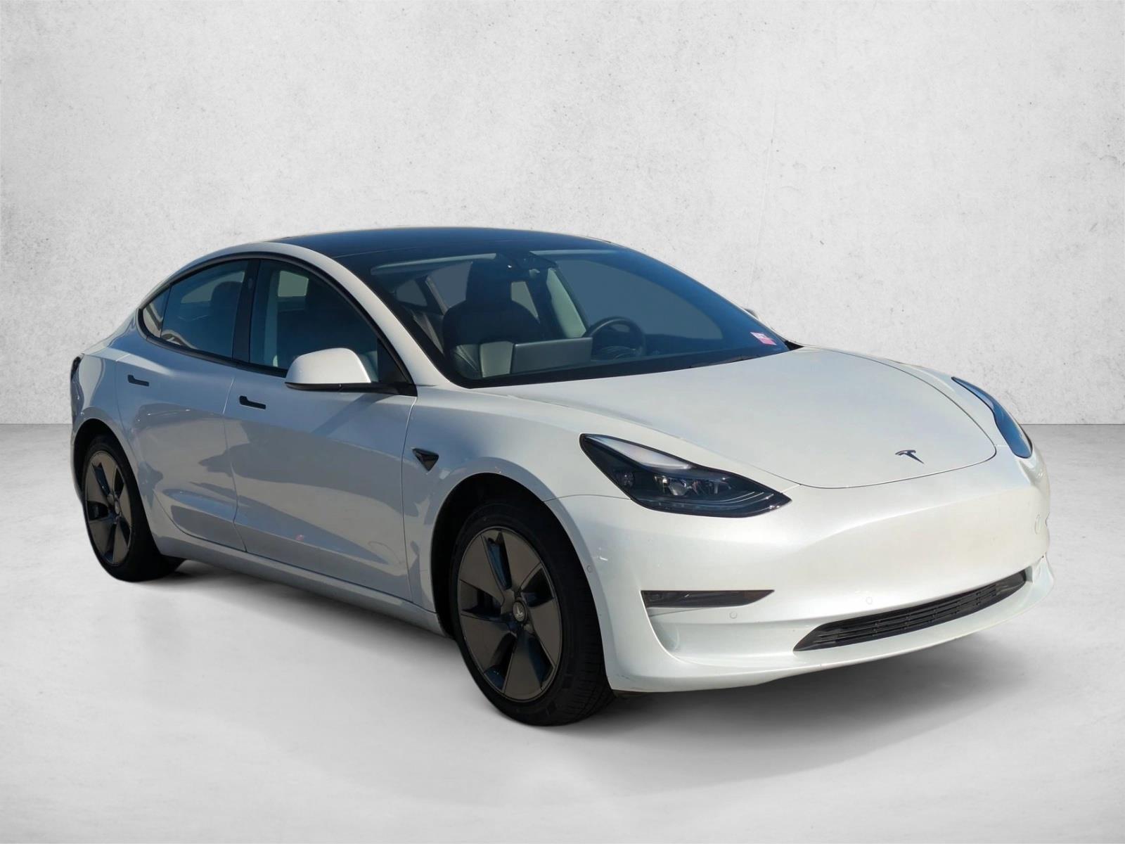 2021 Tesla Model 3 Standard Range Plus photo 3
