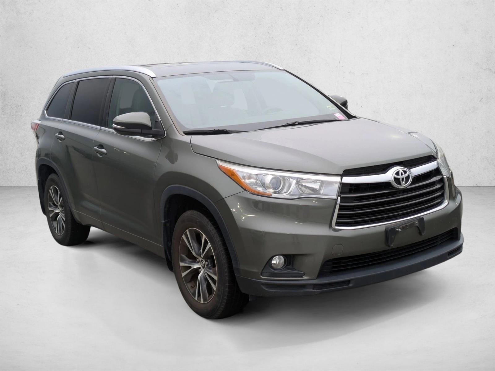 2016 Toyota Highlander XLE photo 3