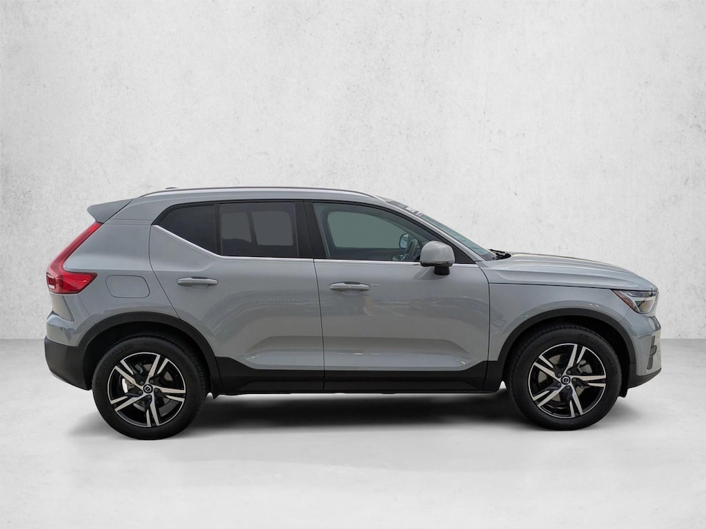 Used 2024 Volvo XC40 B5 Core Bright SUV