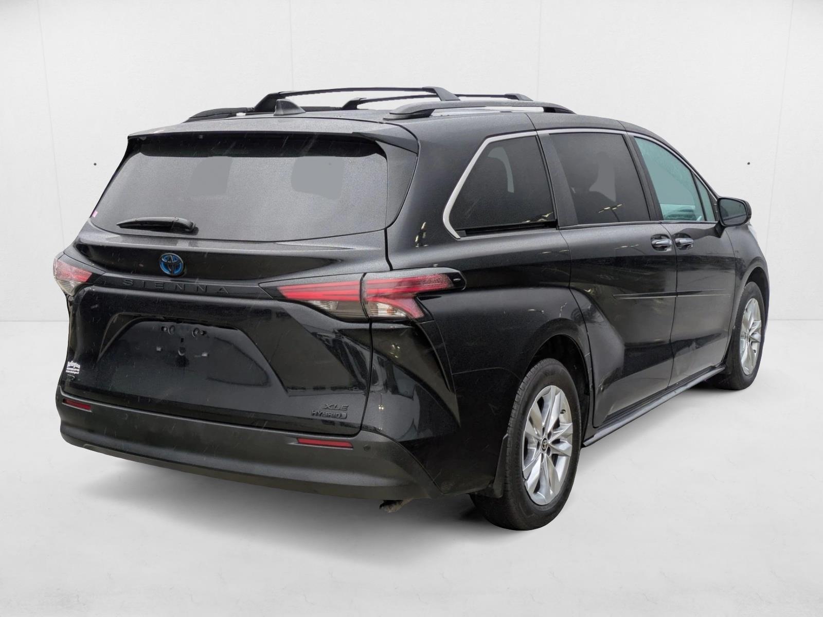 2022 Toyota Sienna XLE Woodland Edition photo 4