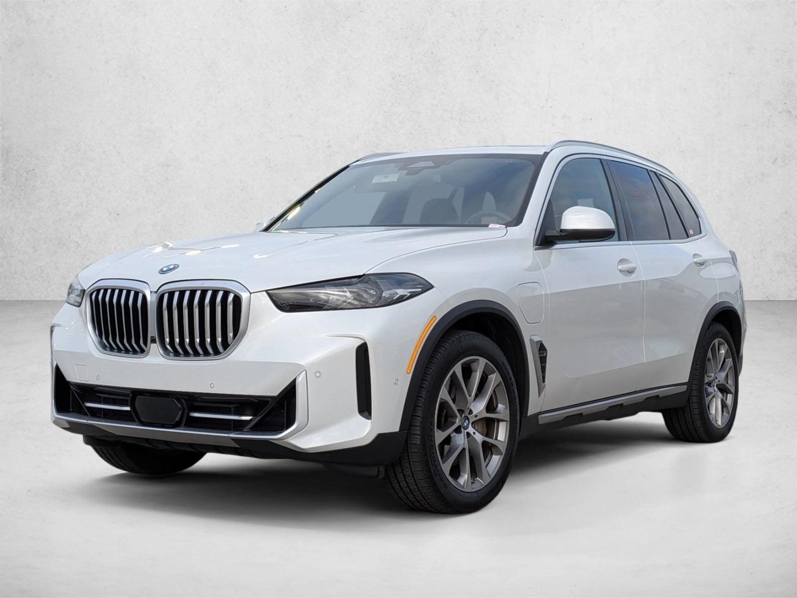 2024 BMW X5 50e's photo