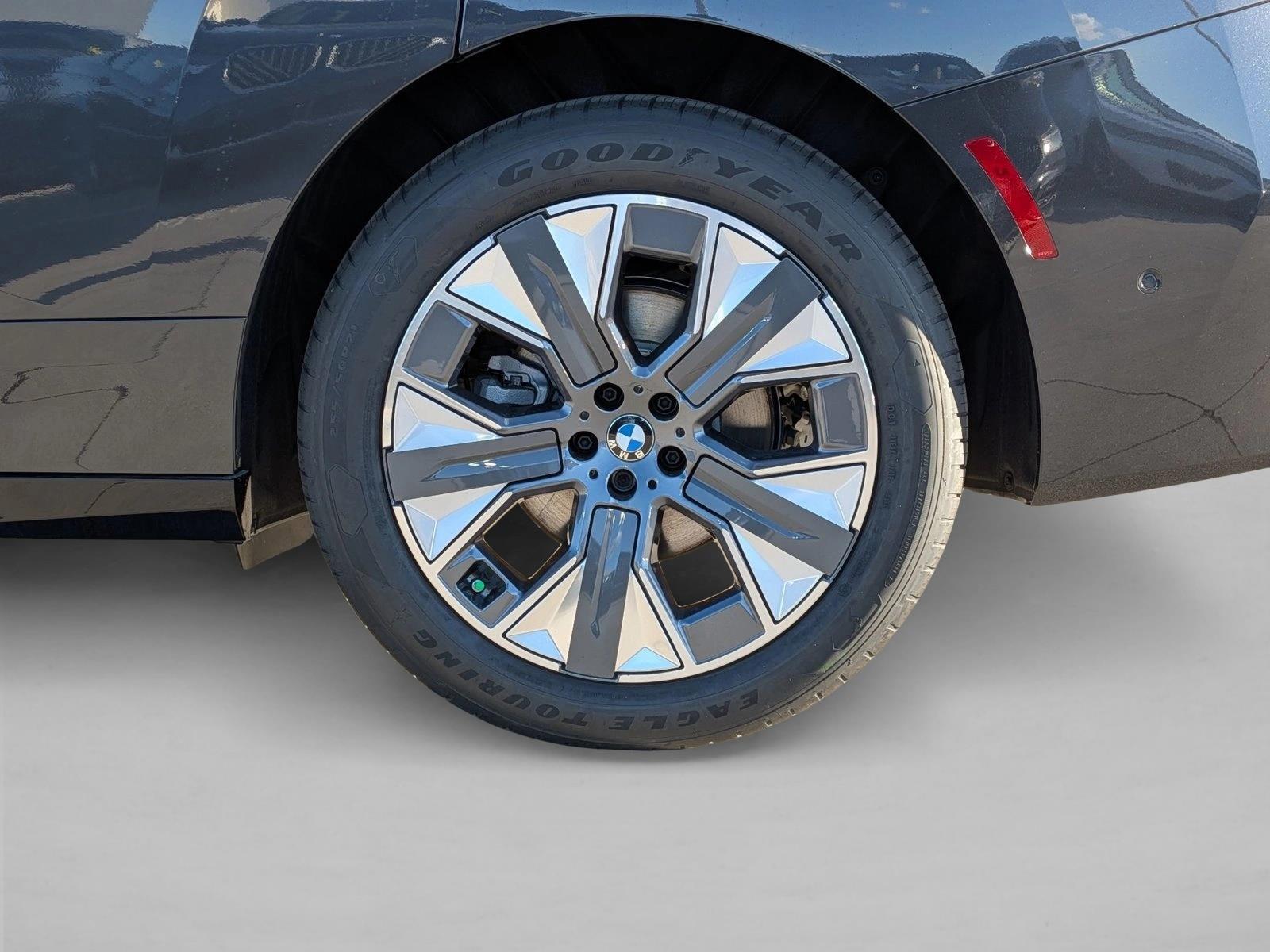 2026 BMW iX 60 - Photo 10